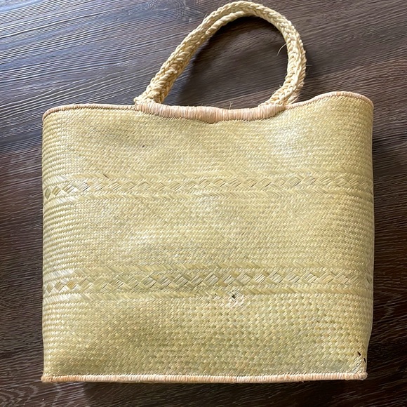 Ten Thousand Handbags - 🏯Handmade Ten Thousand Villages straw weaved Tote natural sold out